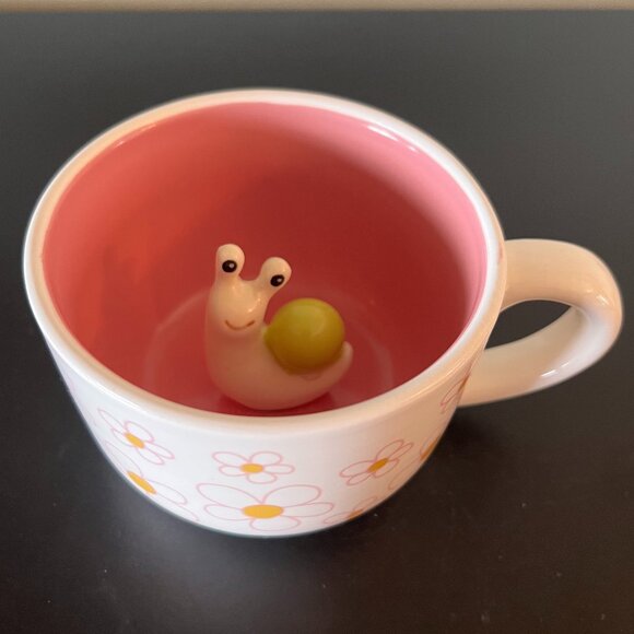 Pair of Surprise Wide-Mouth Ceramic Mugs w/ 3-D Peek-a-Boo Snail & Blue Whale - Picture 2 of 11